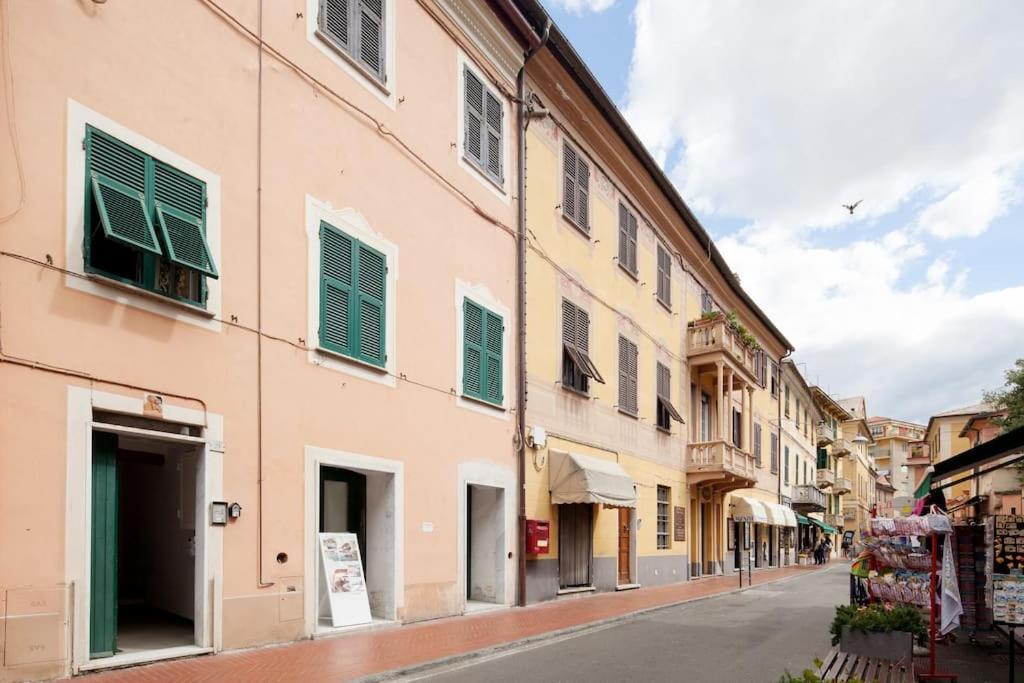 Beatrice Nel Centro Di Levanto Exterior foto
